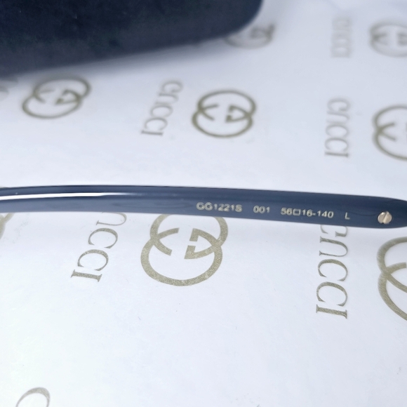 Gucci Black and Gold Unisex Sunglasses - Picture 10 of 16